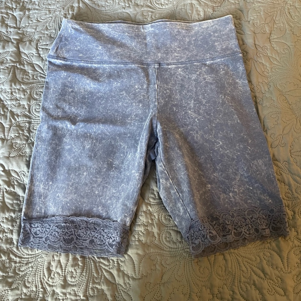 Size Large Women’s Colsie Blue Biker Shorts